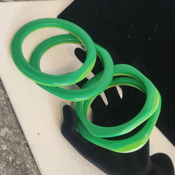 Unbranded Jewelry - Green Resin acrylic Bangle Bracelet Set 4pc Round Wavy Scalloped Stackable Retro